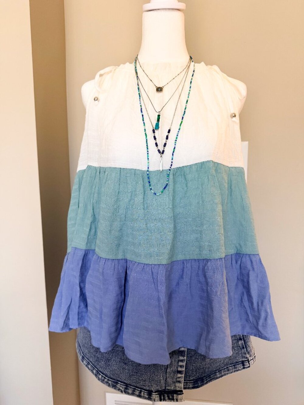 Hailey & Co Flowy Summer Top With Tie Straps– Size M